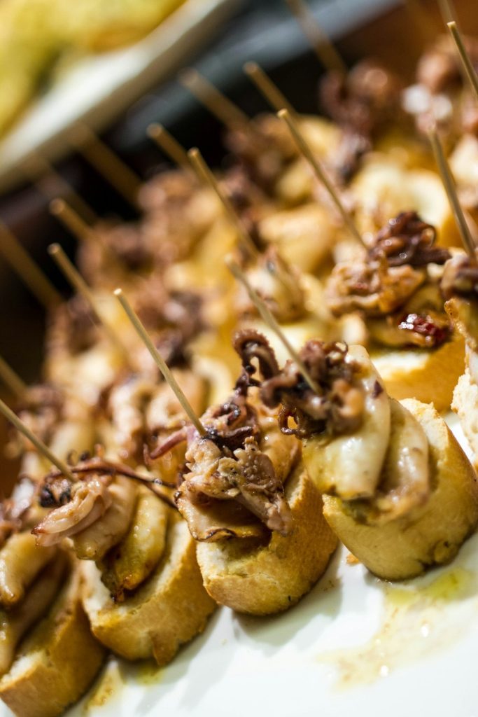Tapeo tradicional económico en Sevilla